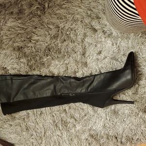 Beautiful stretch boots,